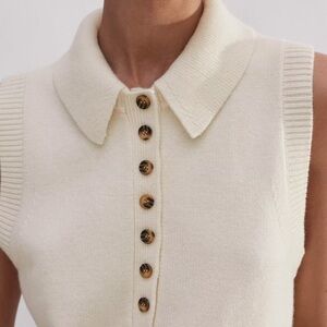 ME + EM Merino Cashmere Layering Sweater Vest + Collar
Merino Wool + Cashmere